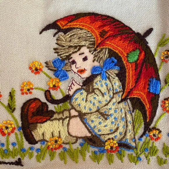 Vintage Embroidered Crossbody Bag with Child Design - Picture 4 of 7